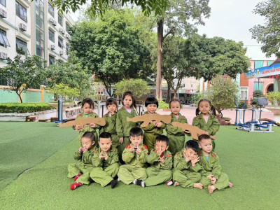 MÓN QUÀ BÉ TẶNG CHÚ BỘ ĐỘI